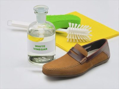 Giấm trắng giúp khắc phục giày da bị cứng